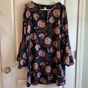 Floral bell sleeved dress